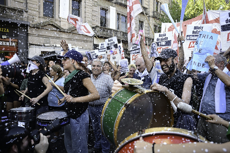 Contra Jubilados y "barras" imaginarios se militarizó la Plaza